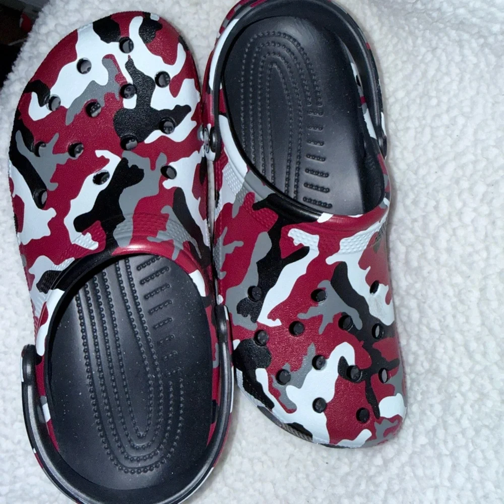 CROCS Red White Black Camo Slip-On Clogs Size 11W/9M - Picture 5 of 5